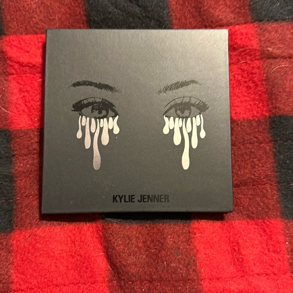 Kylie Cosmetics brown eyeshadow palette